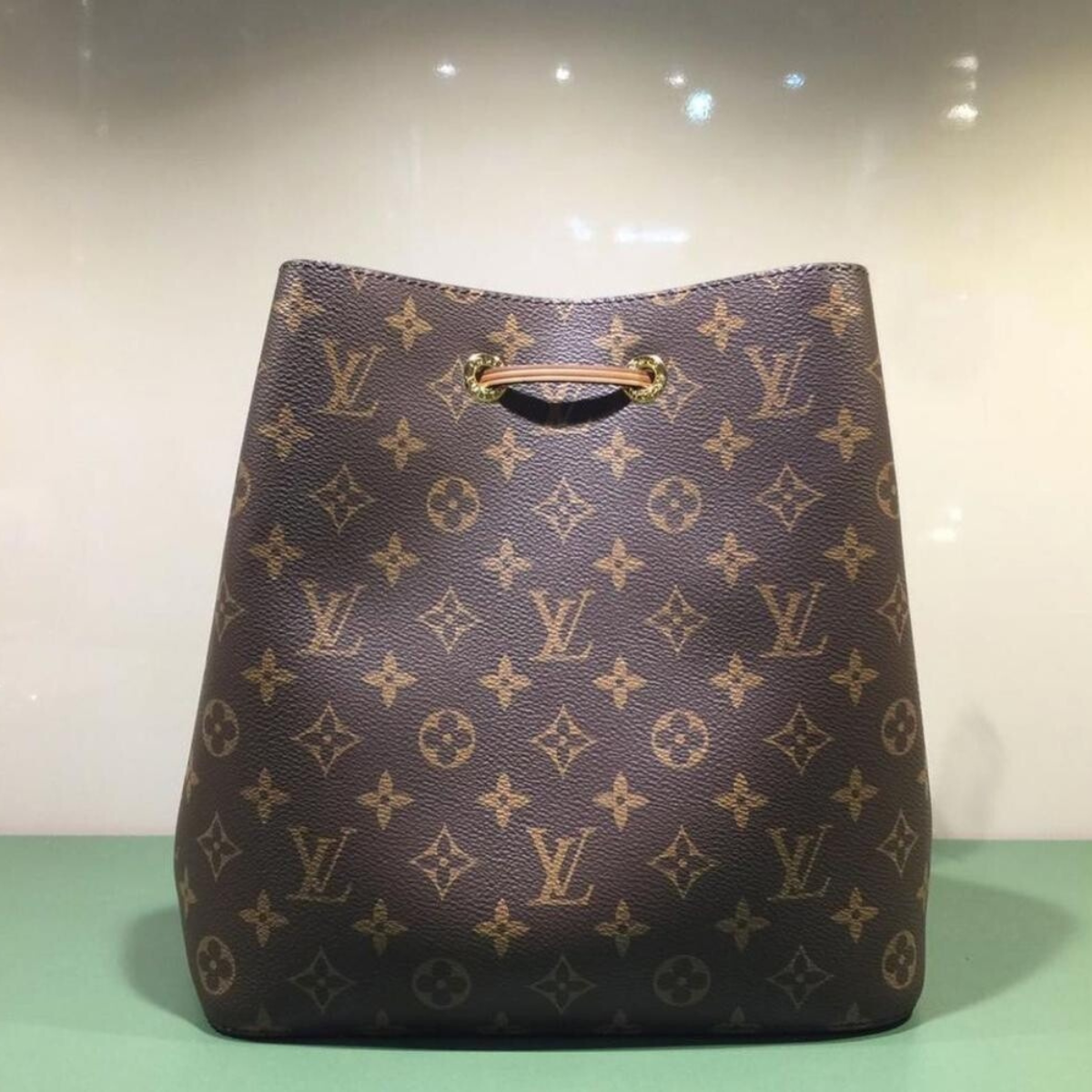 BORSA NÉONOÉ MM BY LOUIS VUITTON