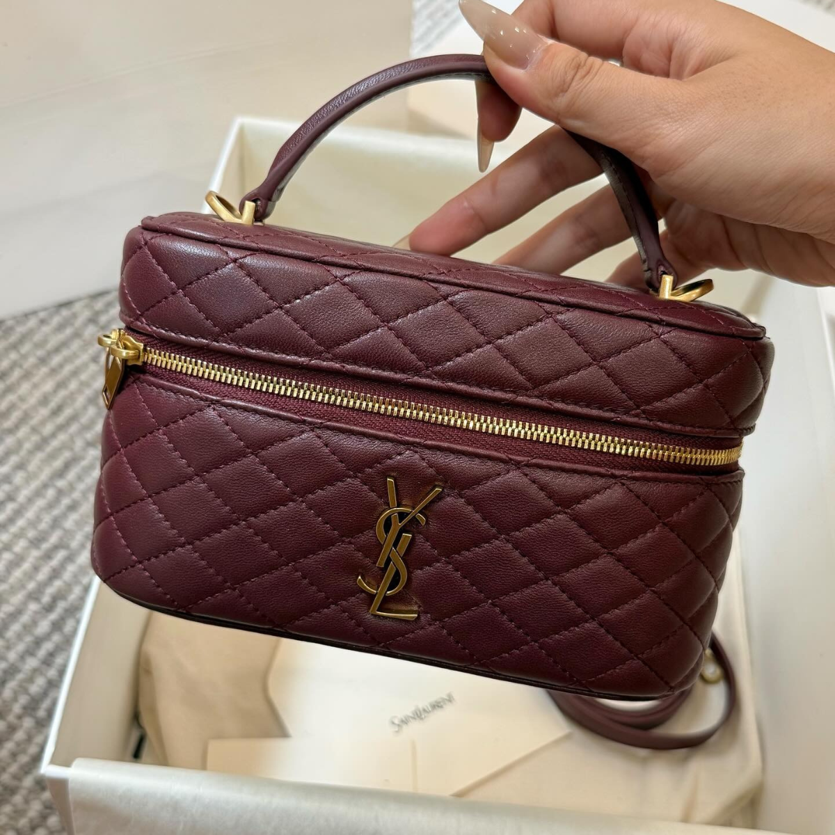 BORSA DA BAGNO YVES SAINT LAURENT GABY IN PELLE DI AGNELLO