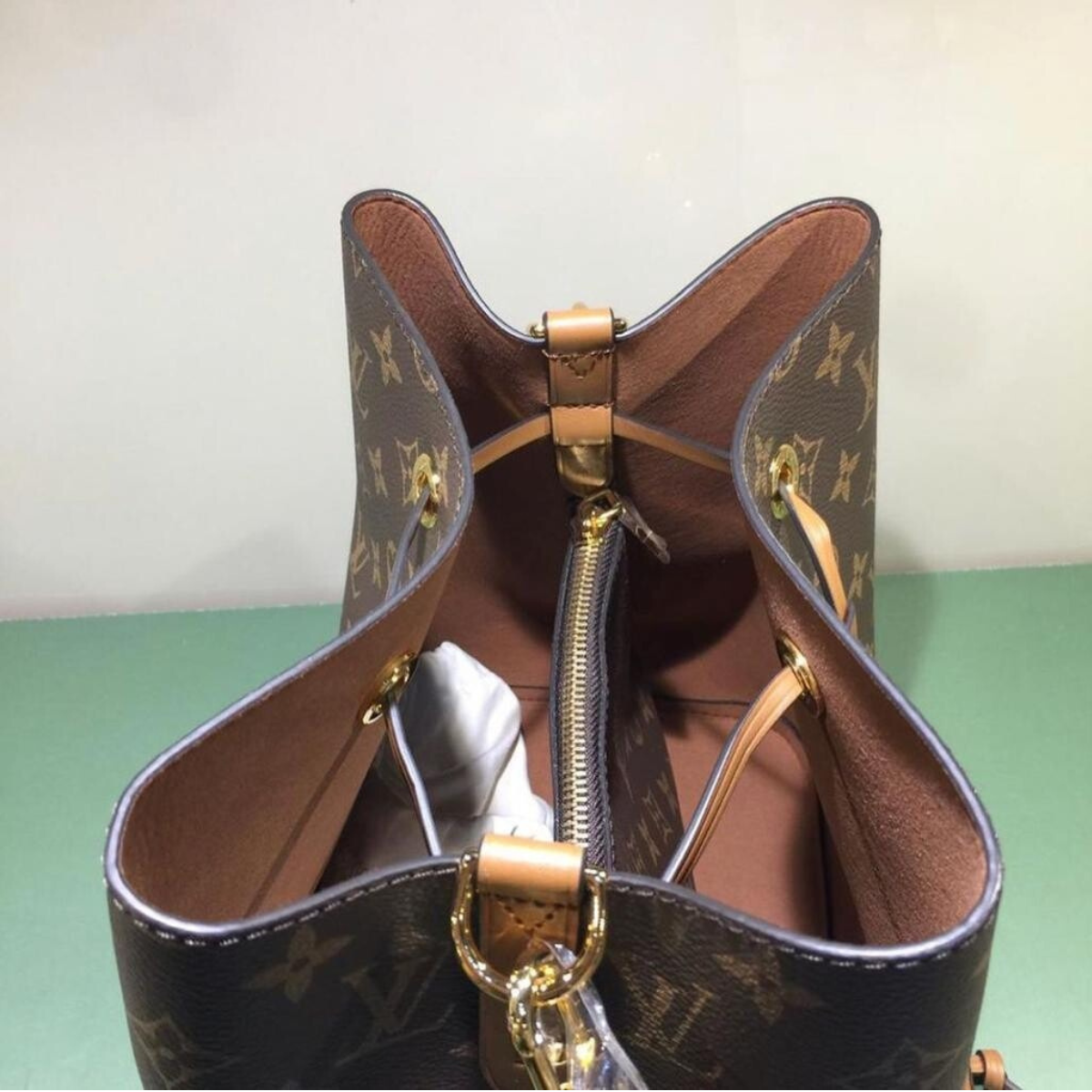 BORSA NÉONOÉ MM BY LOUIS VUITTON