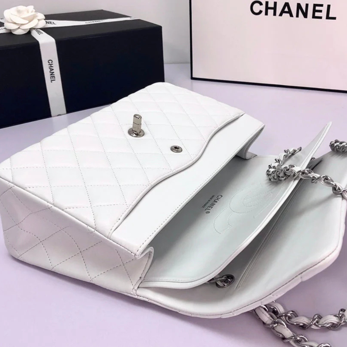 BORSA CHANEL CLASSICA CON PATTINA SINGOLA BIANCO SPORCO
