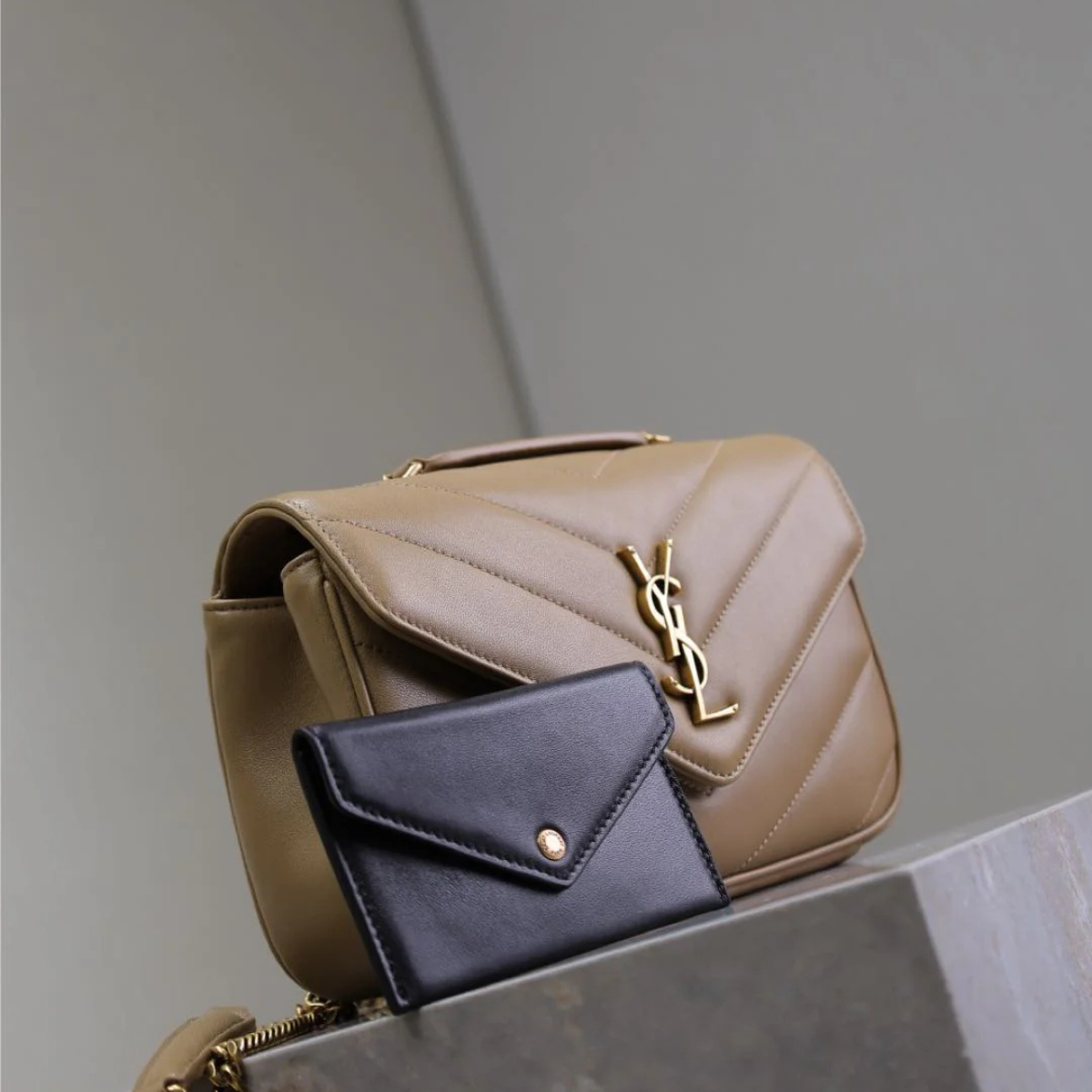 BORSA PICCOLA SAINT LAURENT LOULOU IN PELLE DI AGNELLO MATELASSÉ