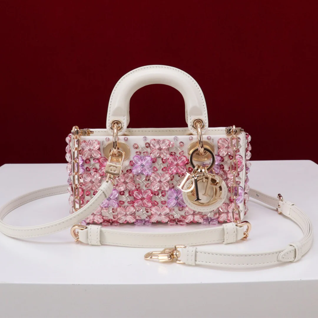BORSA DIOR LADY D-JOY MICRO IN PELLE DI VITELLO BIANCA CON RICAMI FLOREALI ROSA E STRASS