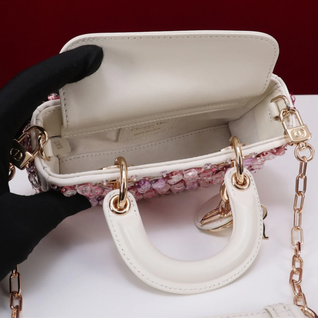 BORSA DIOR LADY D-JOY MICRO IN PELLE DI VITELLO BIANCA CON RICAMI FLOREALI ROSA E STRASS