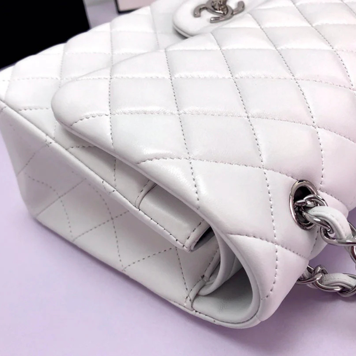 BORSA CHANEL CLASSICA CON PATTINA SINGOLA BIANCO SPORCO