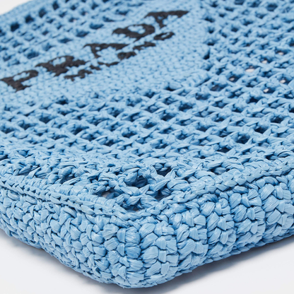 BORSA SHOPPER PRADA IN RAFIA CON LOGO INTRECCIATO – BLU