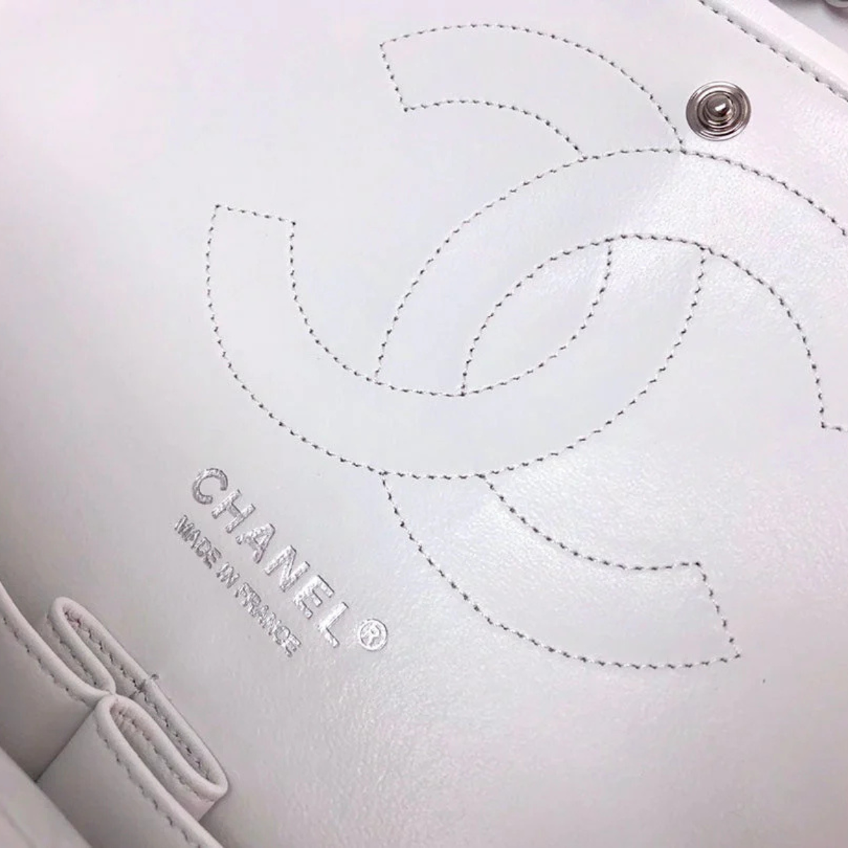 BORSA CHANEL CLASSICA CON PATTINA SINGOLA BIANCO SPORCO