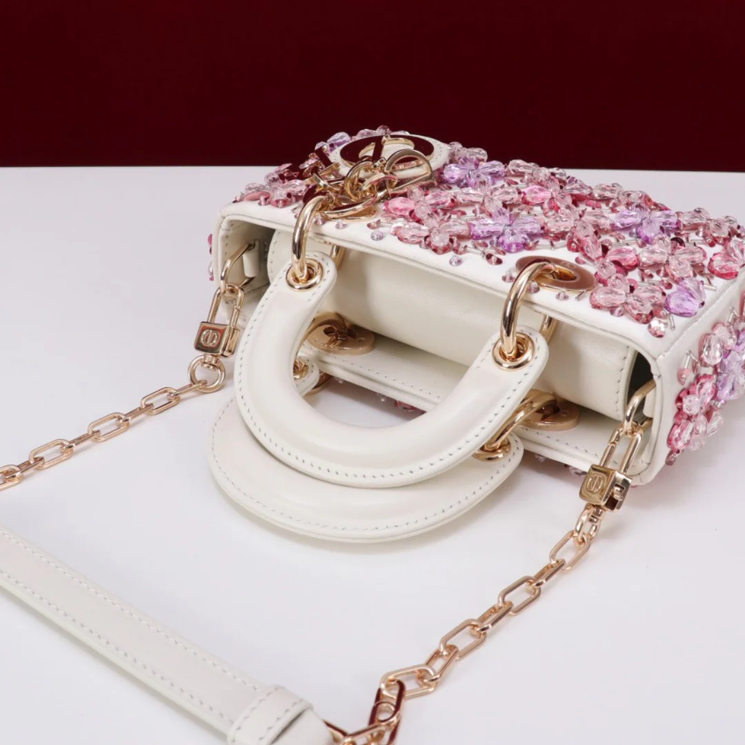 BORSA DIOR LADY D-JOY MICRO IN PELLE DI VITELLO BIANCA CON RICAMI FLOREALI ROSA E STRASS