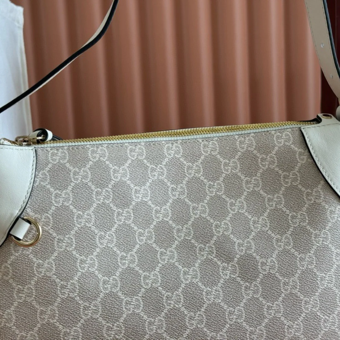 BORSA A TRACOLLA PICCOLA CON EMBLEMA GG