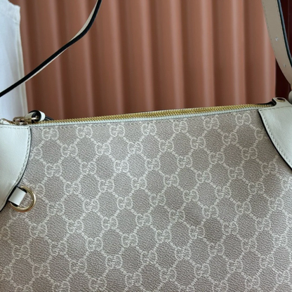 BORSA A TRACOLLA PICCOLA CON EMBLEMA GG